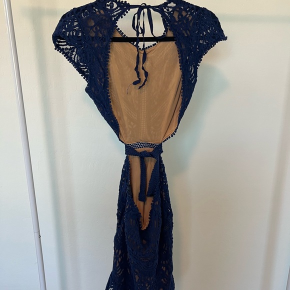 Elegant Navy Lace Dress - Picture 3 of 5